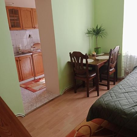 Apartament Kolo Dworcu Przemyśl Exteriör bild