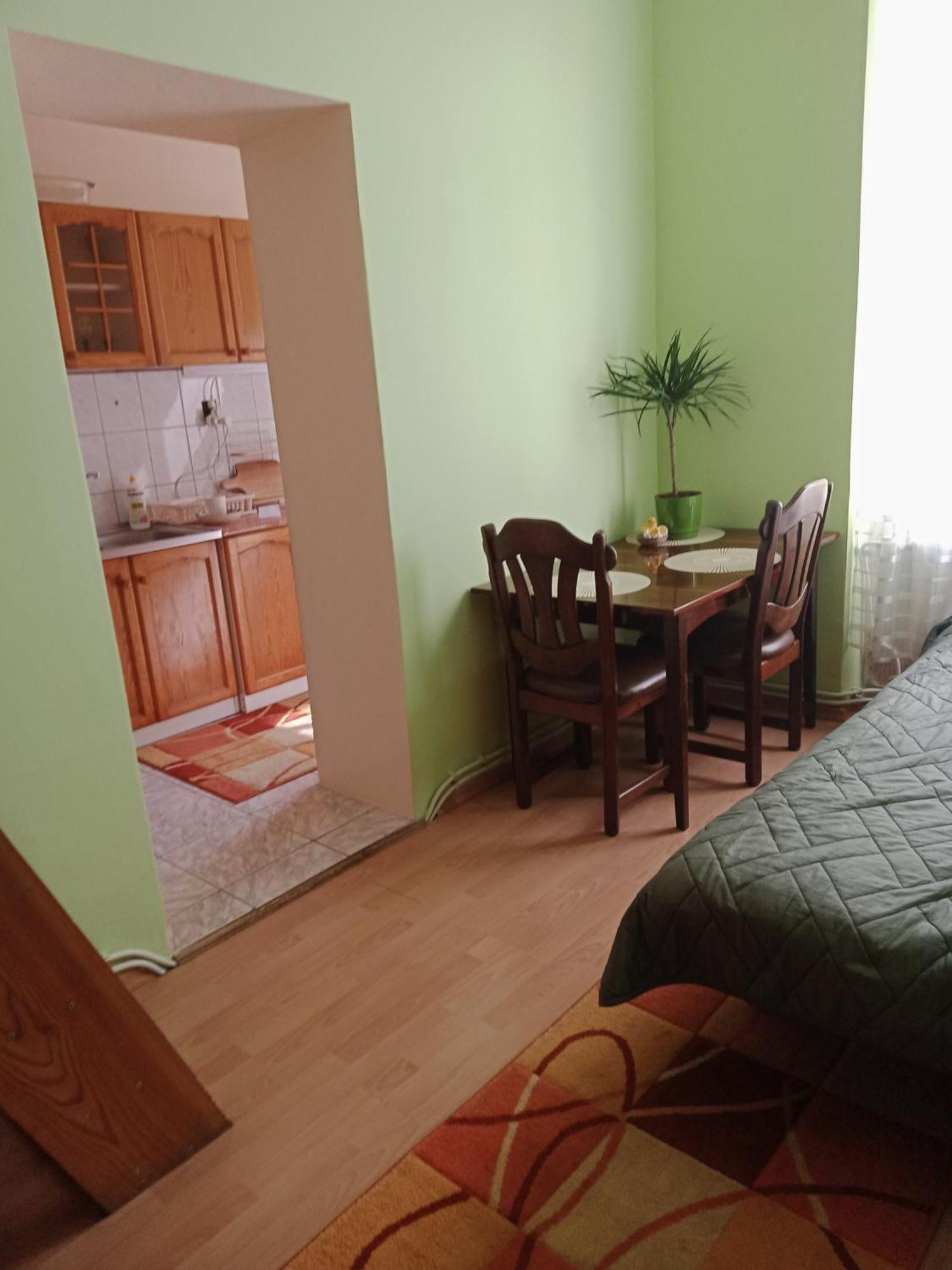 Apartament Kolo Dworcu Przemyśl Exteriör bild